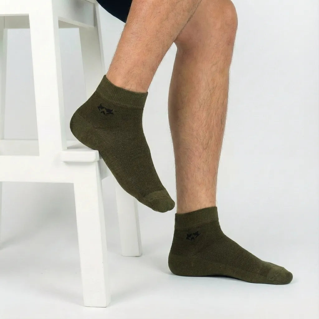 Men’s Daily Essential Ankle Socks – Geometric Wolf Edition