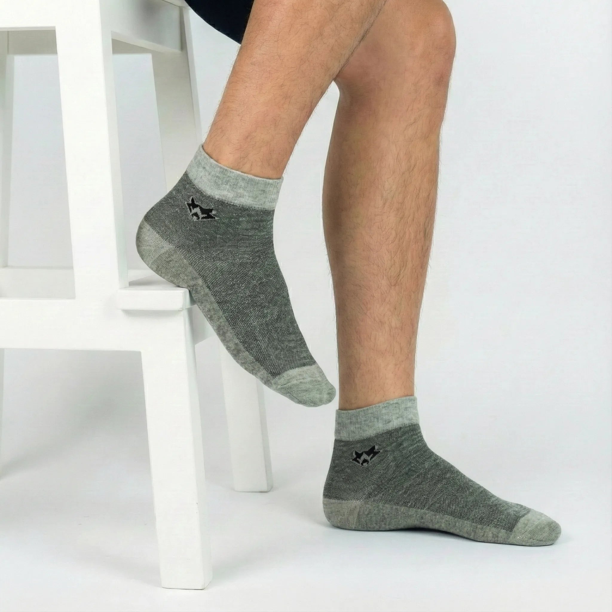 Men’s Daily Essential Ankle Socks – Geometric Wolf Edition