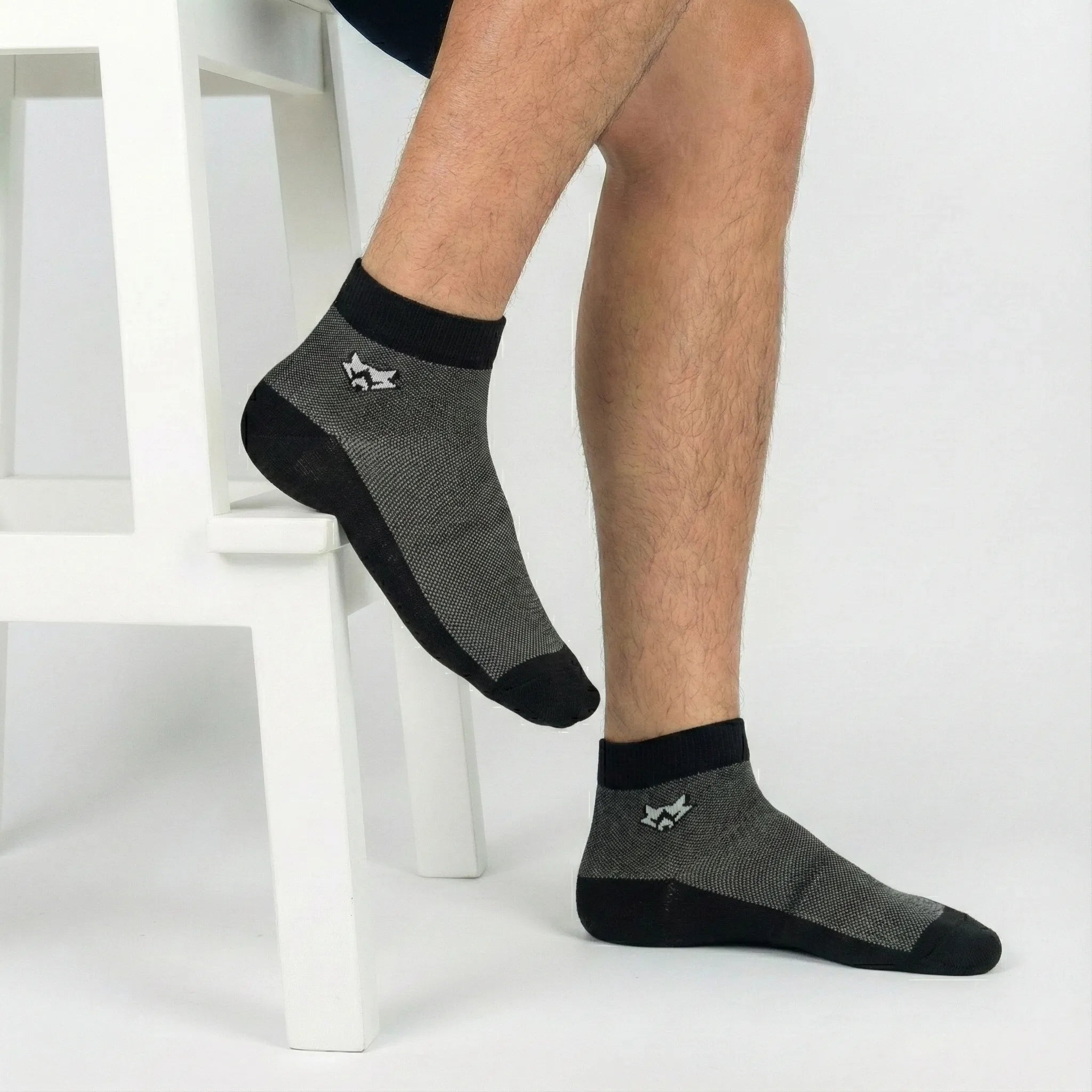 Men’s Daily Essential Ankle Socks – Geometric Wolf Edition