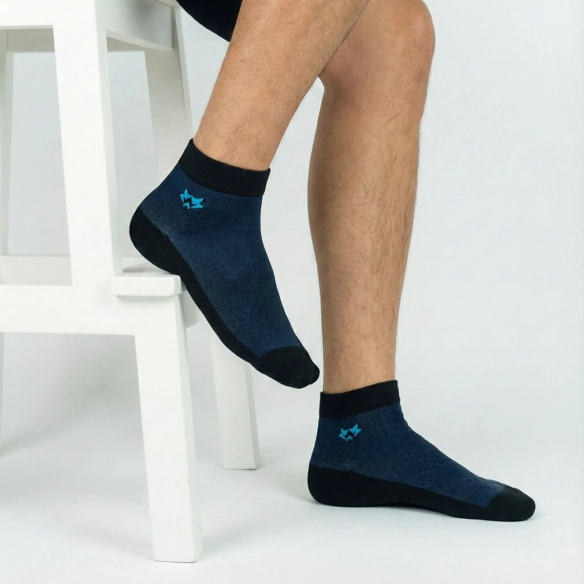 Men’s Daily Essential Ankle Socks – Geometric Wolf Edition