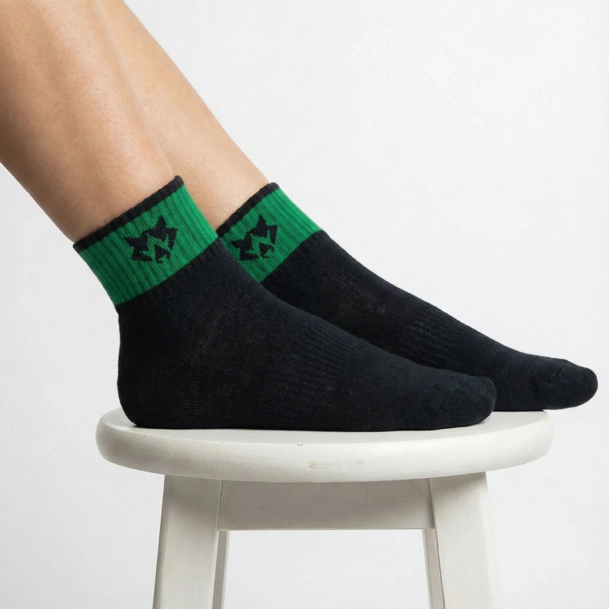 Men’s Contrast Cuff Ankle Socks – Geometric Wolf Edition