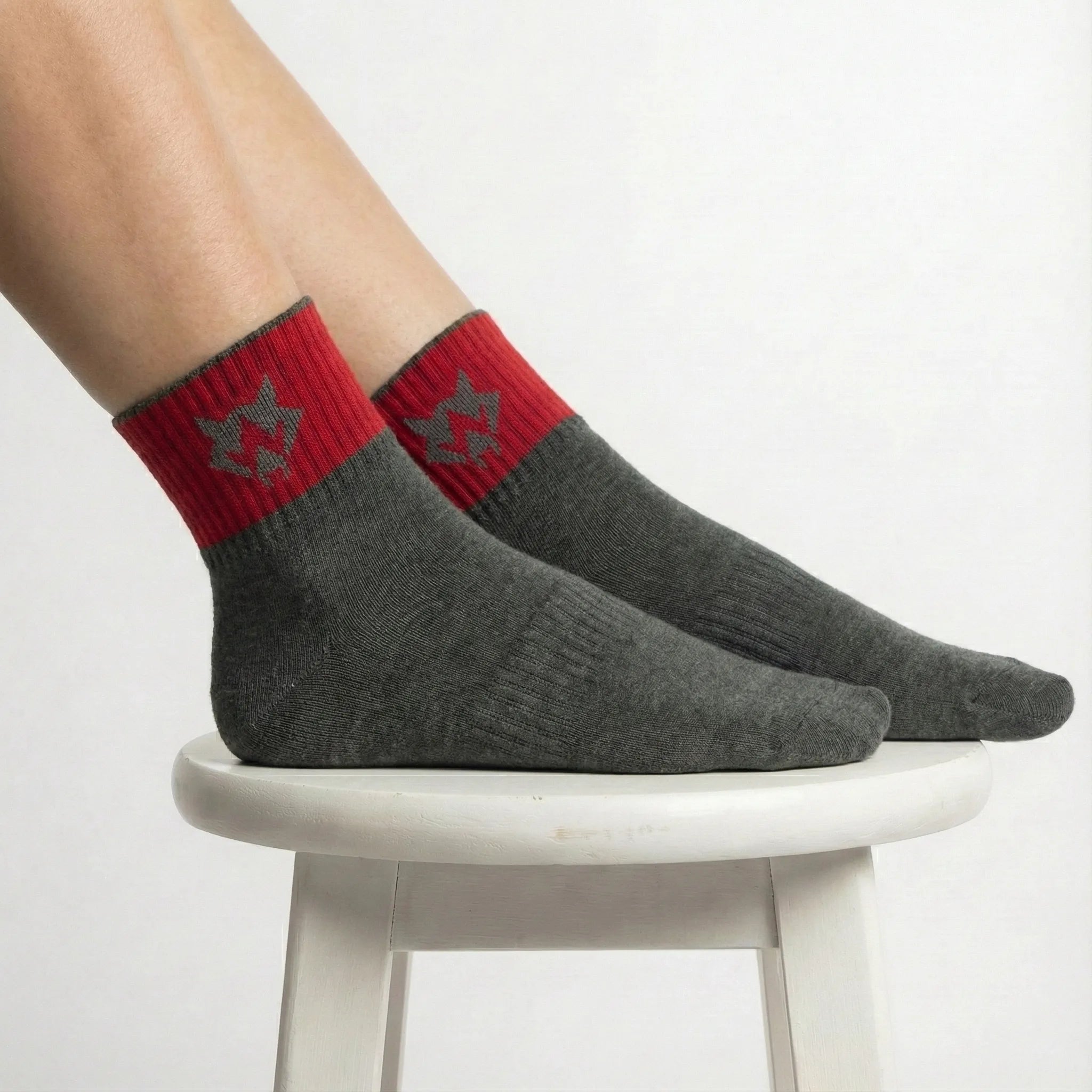 Men’s Contrast Cuff Ankle Socks – Geometric Wolf Edition
