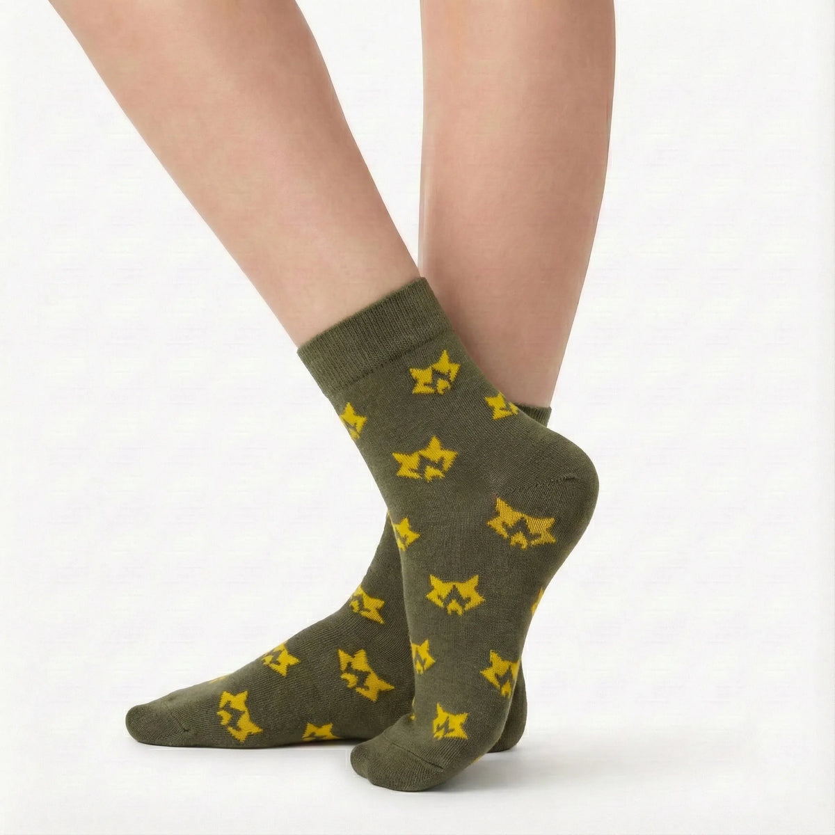 Men’s All-Over Motif Ankle Socks – Geometric Wolf Edition
