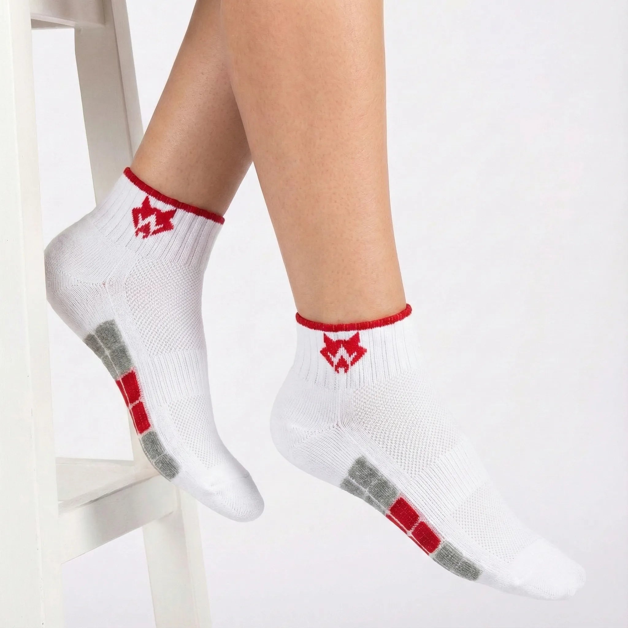 Men’s Grid Tech Sole Low Ankle Socks – Geometric Wolf Edition